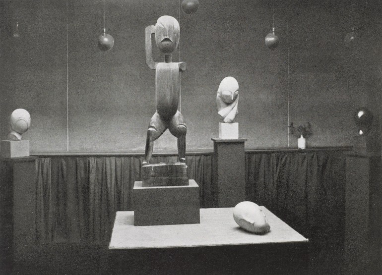 Alfred Stieglitz, Brancusi Sculpture, mars 1914.jpg