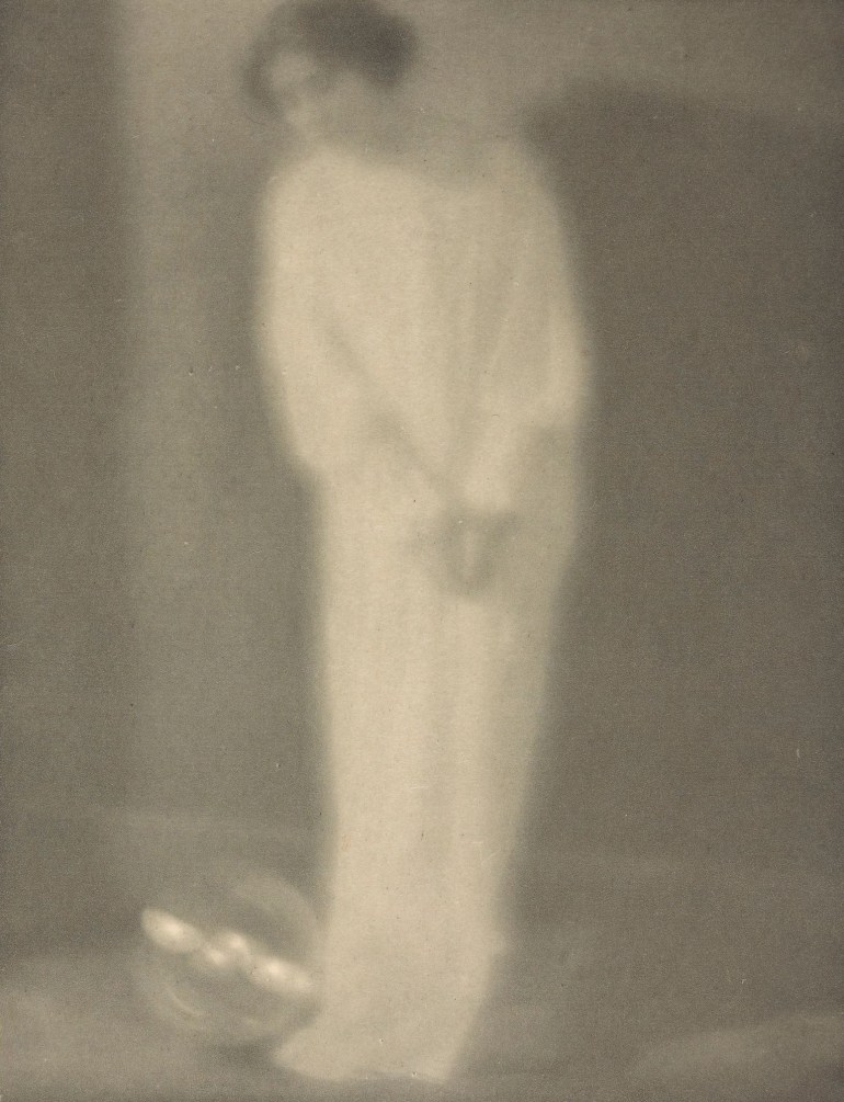 Alfred Stieglitz, Clarence White Hudson, Experiment 27, 1909.jpg
