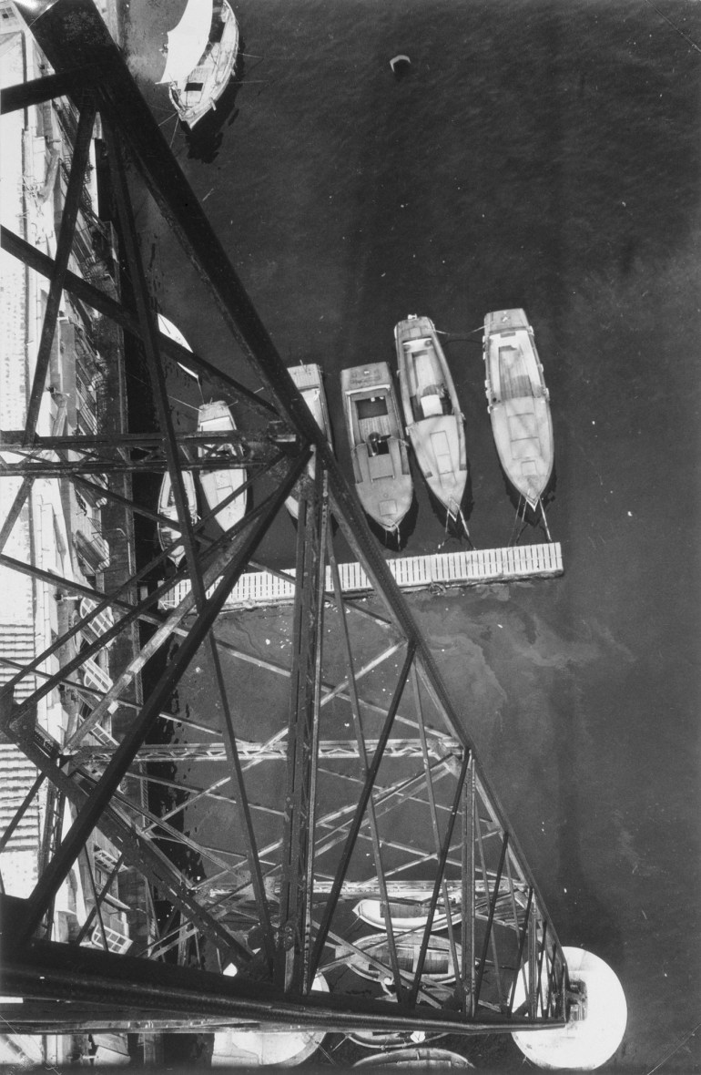 Germaine Krull, Vue prise du pont transbordeur, Marseille, 1926.jpg